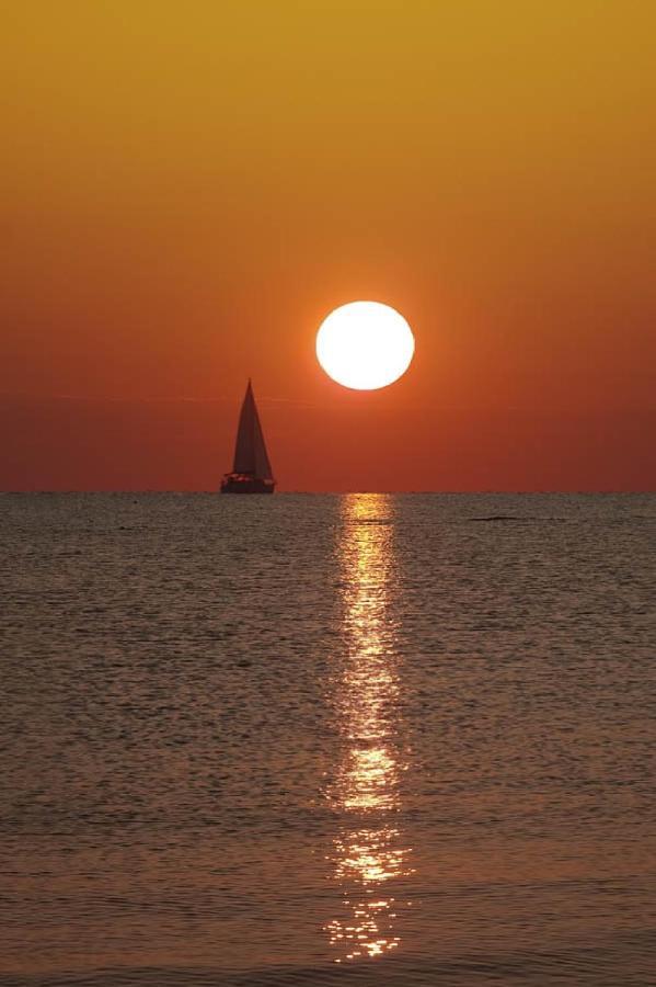 Casa Klimt Vicinissima Al Mare Parcheggio Privato Gratuito Se Disponibile Apartman Pescara Kültér fotó