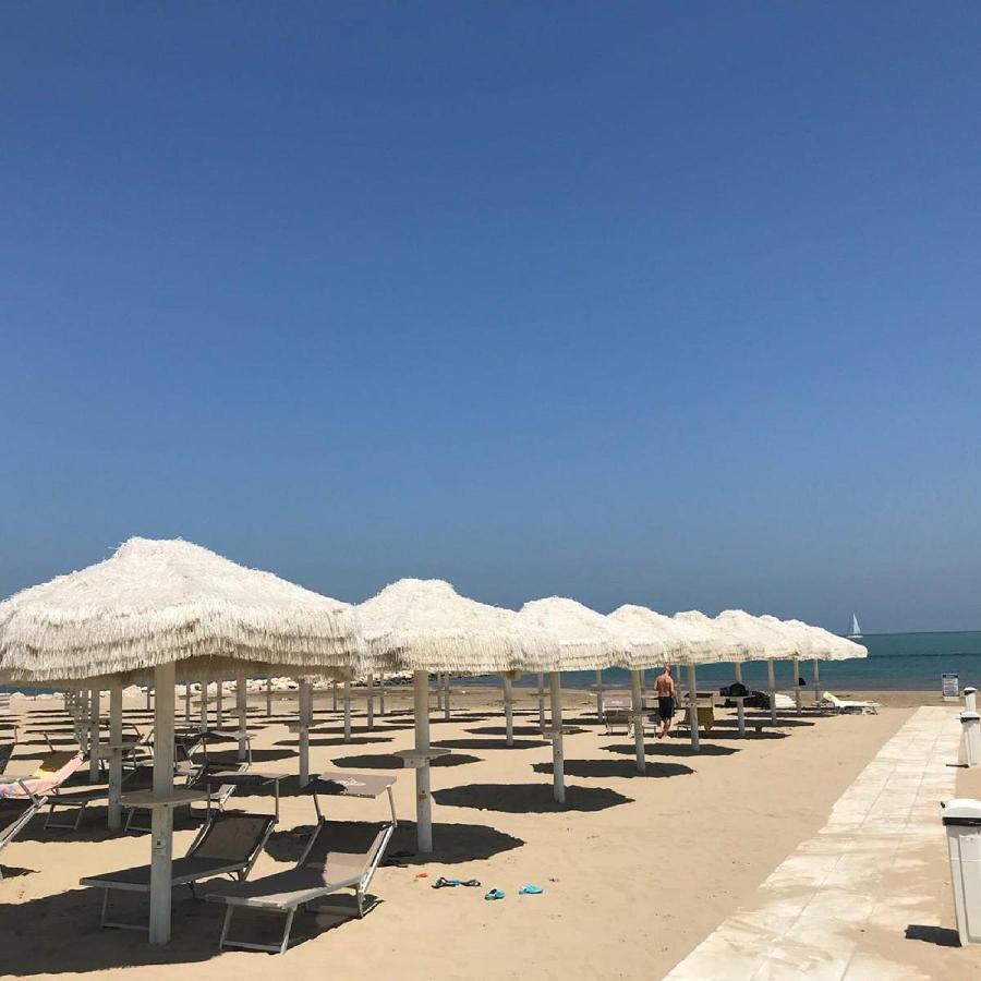 Casa Klimt Vicinissima Al Mare Parcheggio Privato Gratuito Se Disponibile Apartman Pescara Kültér fotó