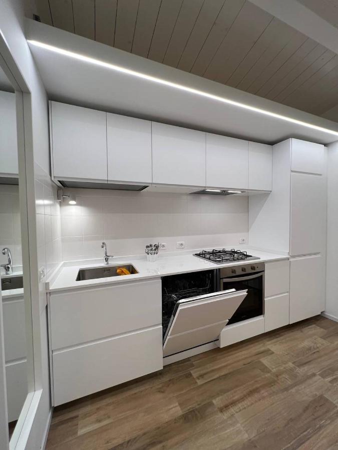 Casa Klimt Vicinissima Al Mare Parcheggio Privato Gratuito Se Disponibile Apartman Pescara Kültér fotó